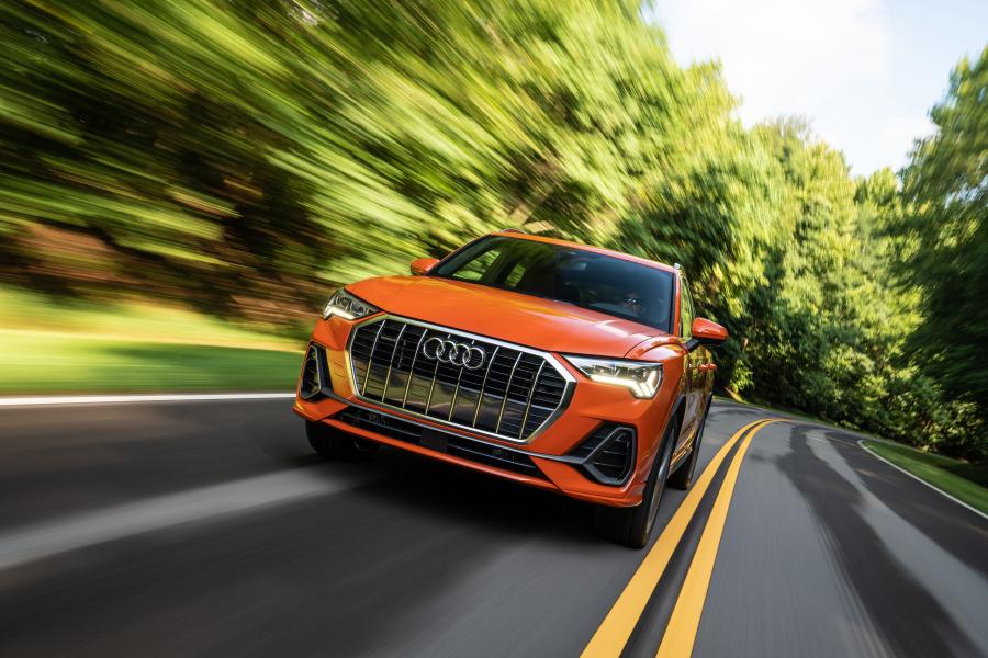  Audi Q3 2.0 TFSI Quattro S-Line 2019 года  (NA) (фото 7 из 42)